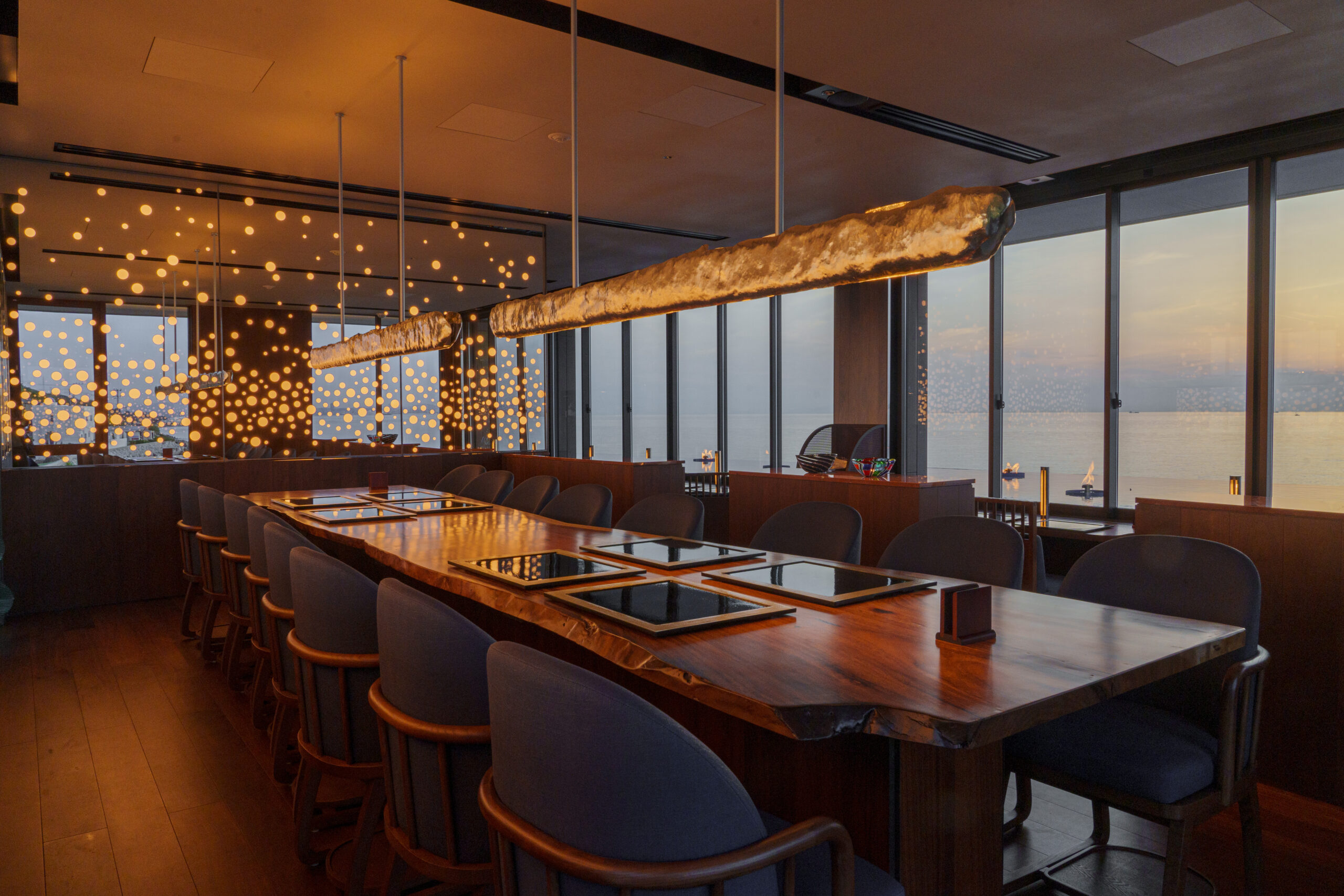 ディナーだけのモダンな空間