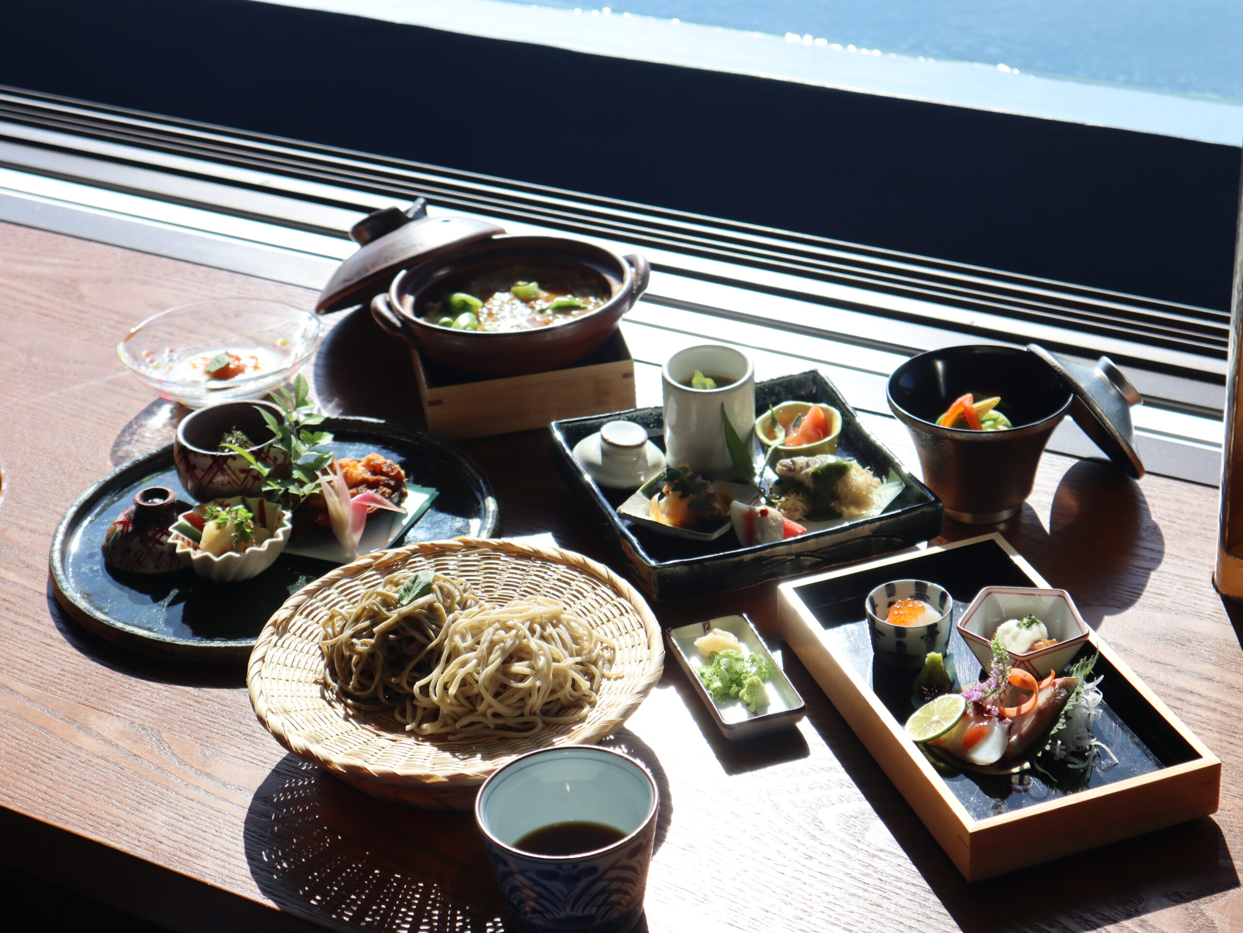 7月限定】茜色に染まる夏の絶景と、驚きと涼を運ぶ「7月の本格会席